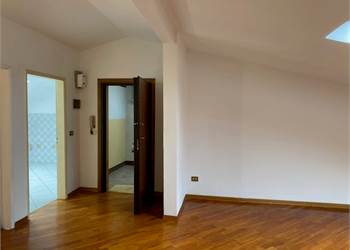 Borgonuovo 4 Vani mansardato.