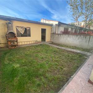 Casa singola In Vendita a Prato