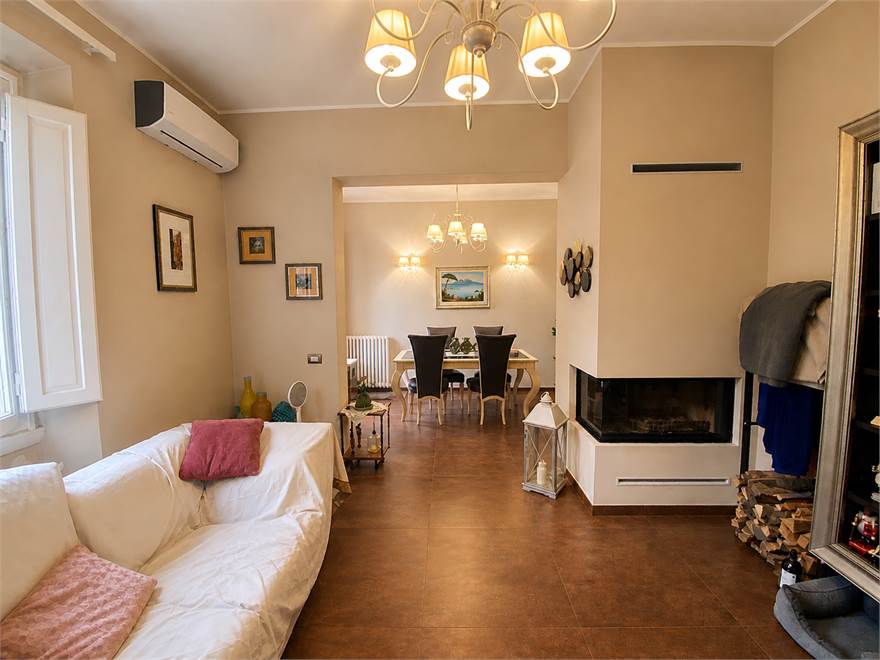 Sala con camino