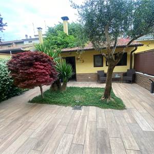 Casa singola In Vendita a Prato