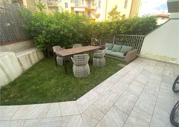 APPARTAMENTO SEMINUOVO CON GIARDINO